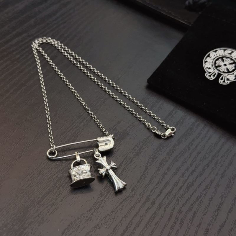 Ch*0me He**ts necklaces